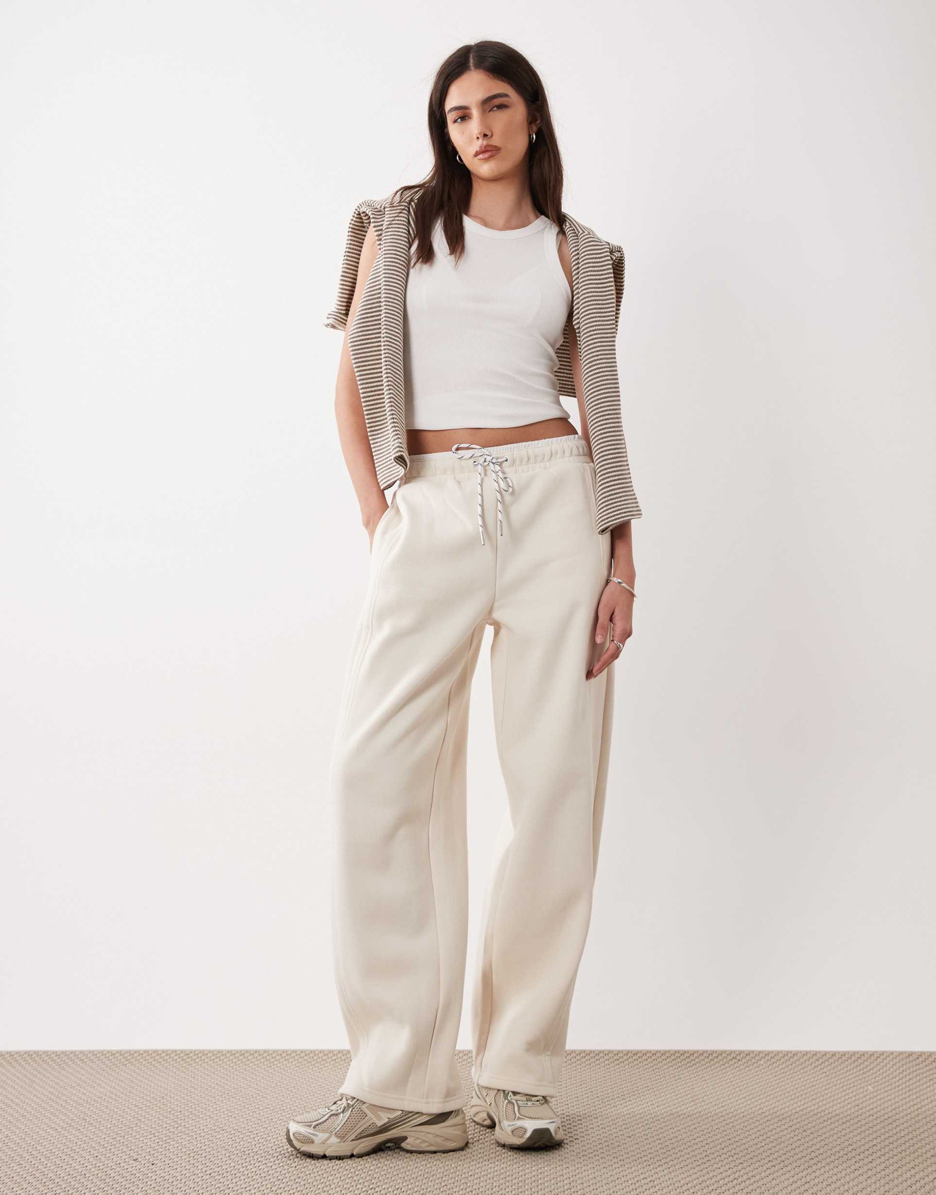 cotton on barrel plush barrel jogger sweatpants in sesame heather