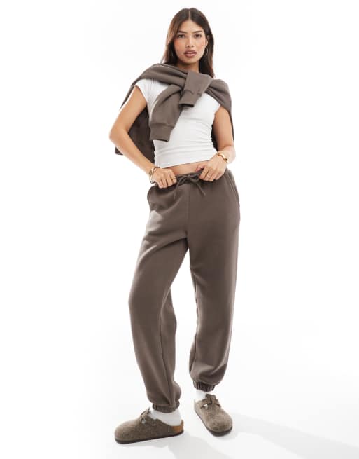 Cotton On – Basic-Jogginghose in dunklem Trüffelbraun