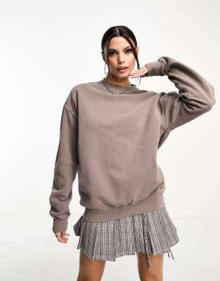 Cotton On - Basic-Sweatshirt in überfärbtem Mokka-Brown