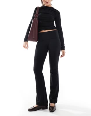 Cotton On - Bella - Bootcut-Hose in Schwarz im Stil der 90er