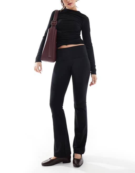 Cotton On - Bella - Sorte bootlet-bukser i 90'er-stil