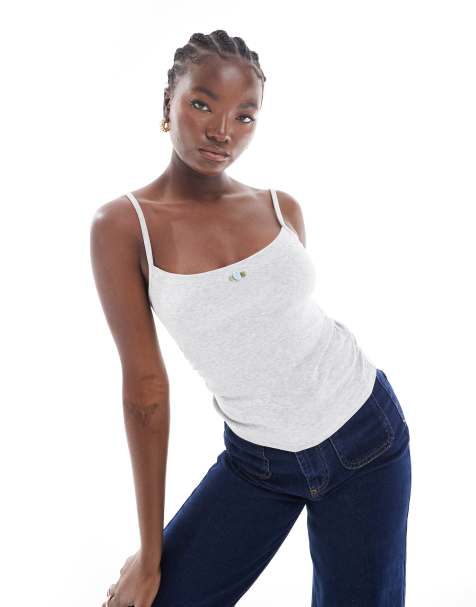 Cotton On – Camisole in Grau mit Rosendetail und weißen Riemchenträgern - view 1