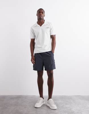 Cotton On – Cargo-Shorts in verwaschenem Schwarz - view 1