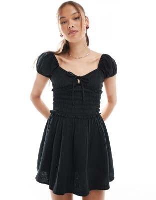 Cotton On - Charlie - Mini-Sommerkleid in Schwarz mit Rückenausschnitt