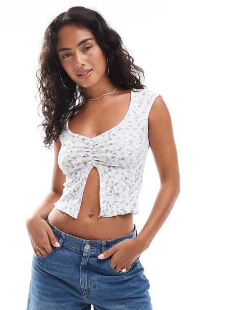 Cotton On – Chelsea – Blåblommig, kort t-shirt - view 1