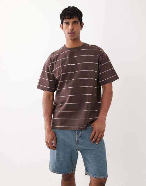 Cotton On - Chokoladebrun T-shirt med striber og firkantet pasform - view 1