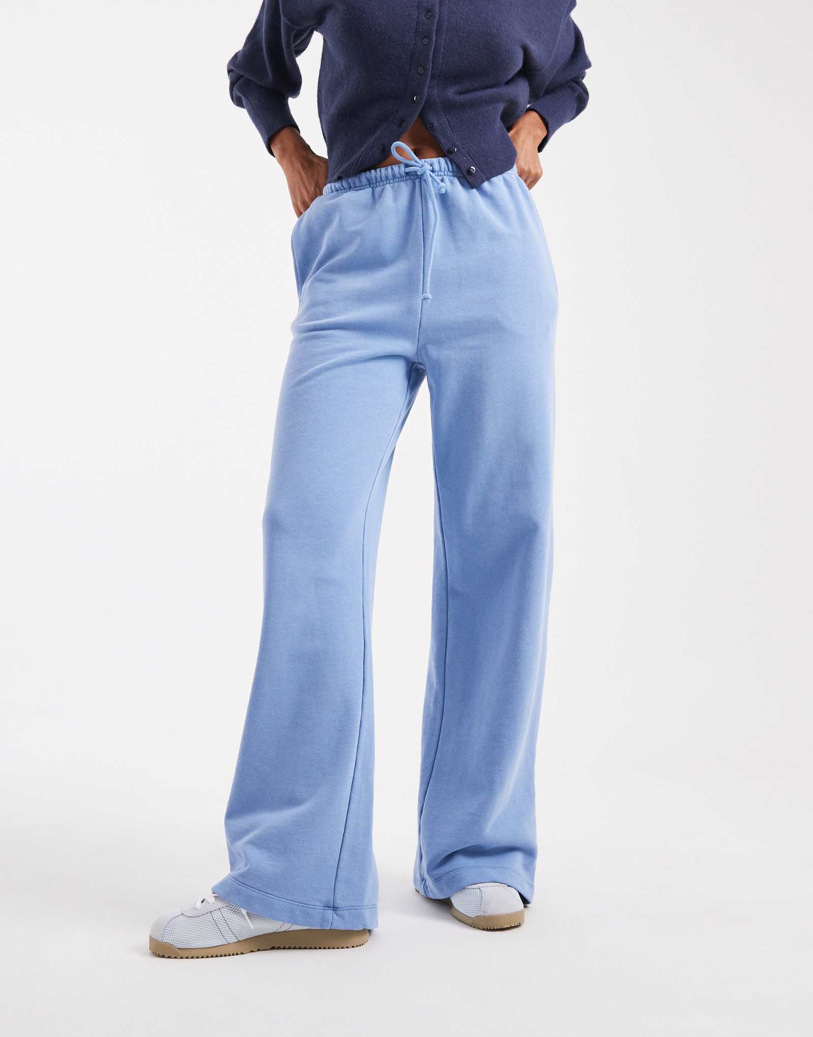 Классические спортивные брюки с широкими штанинами из хлопка и флиса синего цвета
