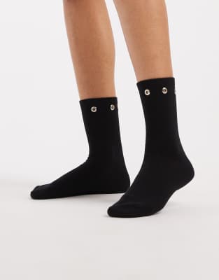 Cotton On - Crew-Socken in Schwarz mit Ösenverzierung