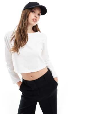 Cotton On - Crop top à manches longues avec encolure bateau - Blanc naturel
