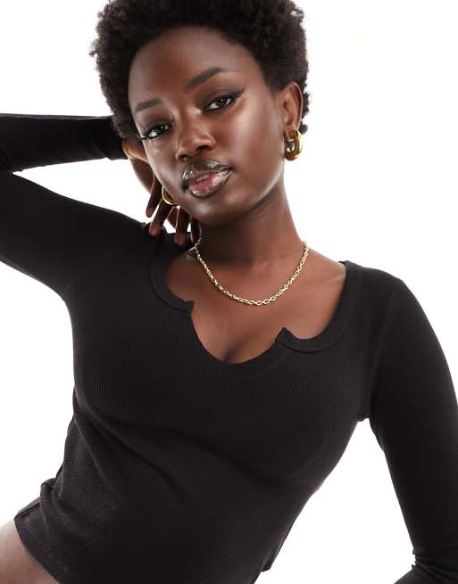Cotton On - Crop top nero a maniche lunghe lavorato a nido d'ape con intaglio sul davanti 