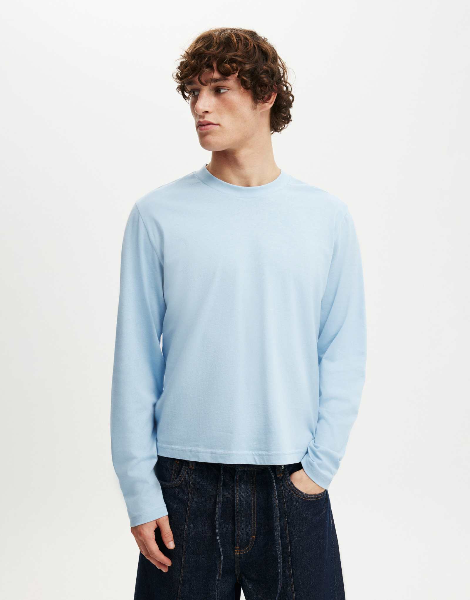 Хлопковая укороченная футболка с длинным рукавом жемчужно-синего цвета 