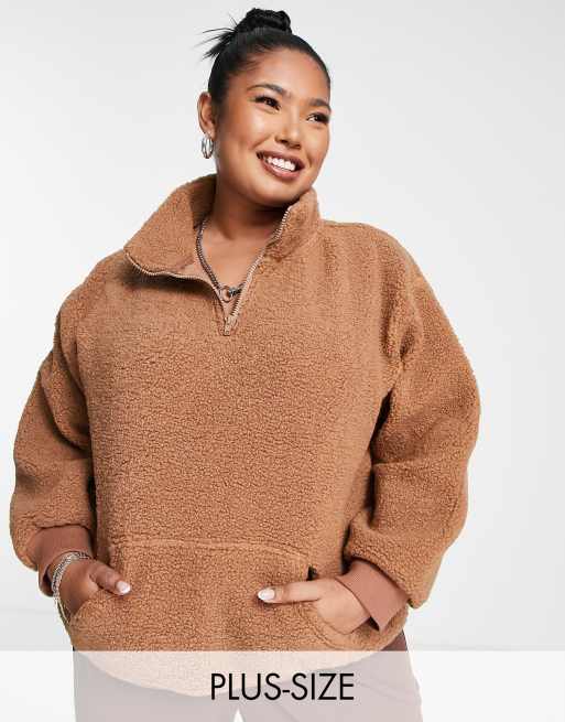 Cotton On Curve - Pullover in pile effetto peluche con zip corta color talpa