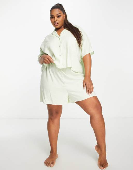 Cotton On Curve - Pyjamaset van overhemd en short in groen  
