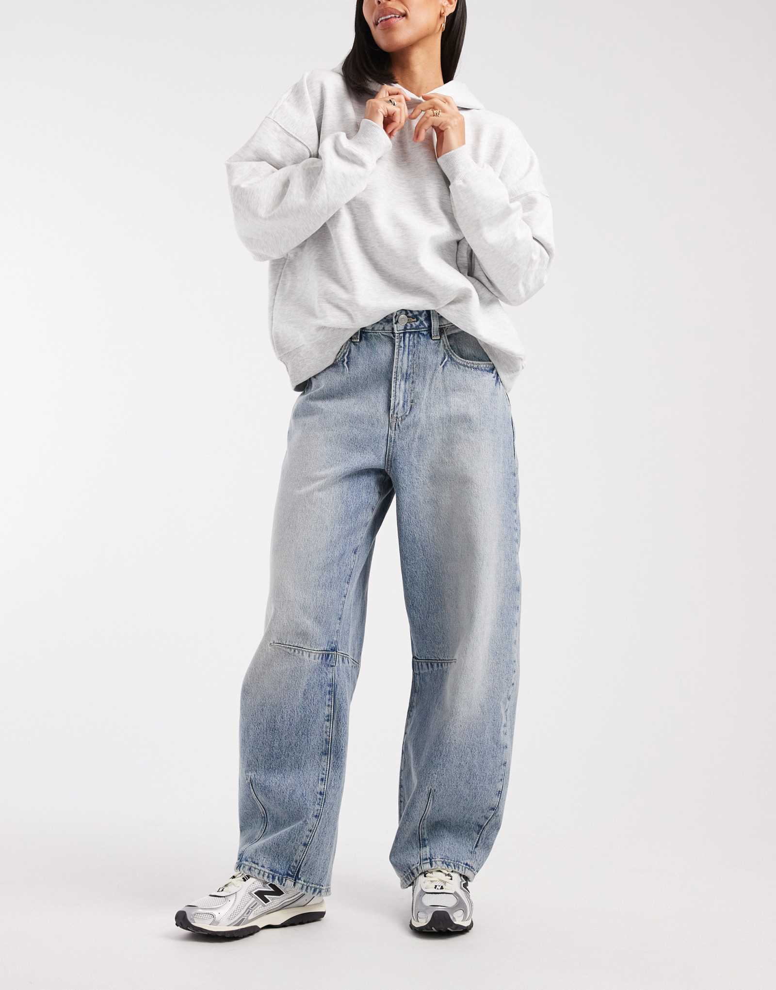 Джинсы-бочкообразки из хлопка с пышными штанинами трогательного синего цвета