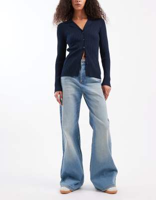 Cotton On - Curvy - Stretchjeans in Delusion Blue mit weitem Bein-Blau