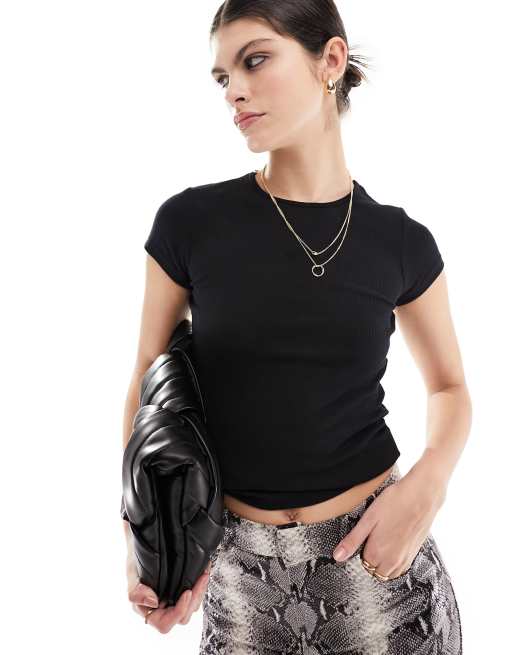 Cotton On – Czarny prążkowany T-shirt o dopasowanym kroju z okrągłym dekoltem 