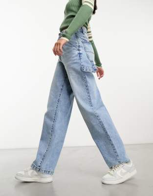 Cotton On - Denim-Jeans in heller Waschung mit lockerem, weitem Schnitt-Blau