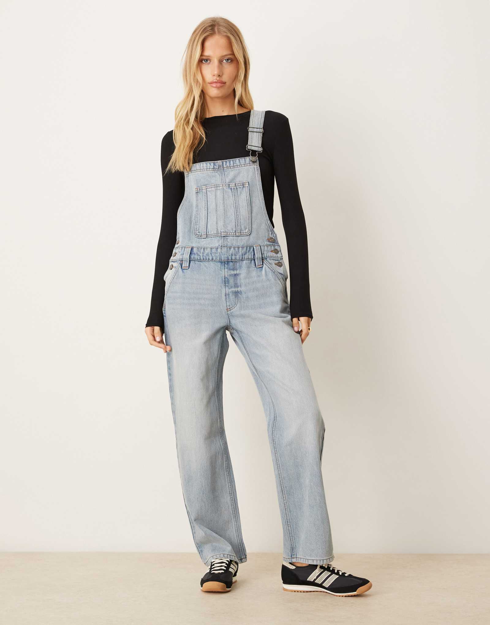 Комбинезон из хлопка и джинсовой ткани синего цвета