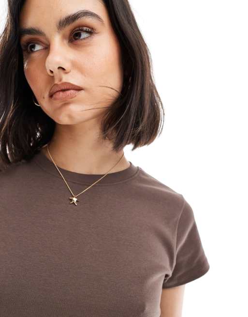 Cotton On – Dopasowany krótki brązowy T-shirt w stylu lat 90., 3 z 4