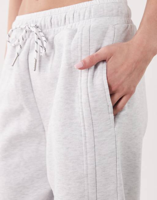 Cotton On double waistband barrel plush barrel trackies in cloudy grey, 4 of 5
