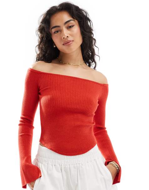 Cotton On – Everfine – Leichter, schulterfreier Pullover in Rot mit abgerundetem Saum - view 1