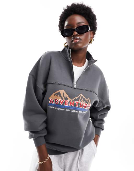 Cotton On Felpa grigio antracite con grafica retro con montagne e zip corta ASOS