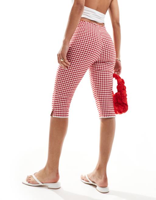 Cotton On – Figurbetonte Caprihose im 90er-Stil mit rotem Vichy-Karo, 4 von 5