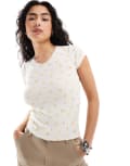 [Cotton:On] Cotton On fitted crop t-shirt with v neck rosette detail in retro ditsy-Multi 8 DITSY PEARL