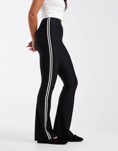 Cotton On - Flare broek met fleece voering in zwart met streep - view 1