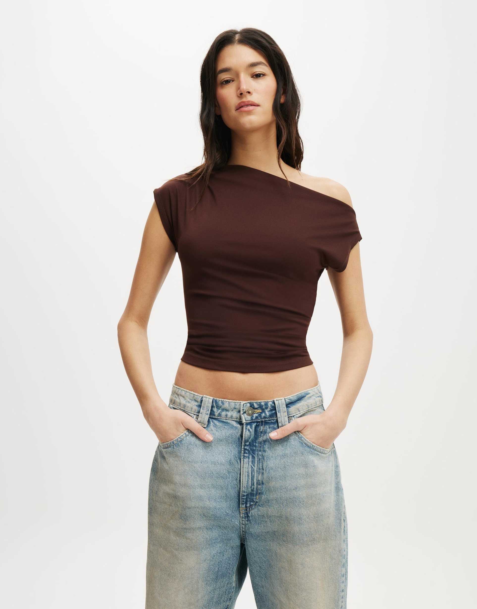 cotton on georgie off shoulder short sleeve t-shirt in burgundy