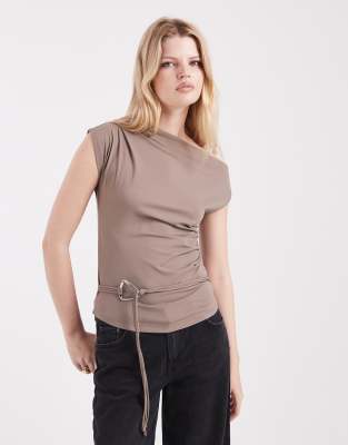 Cotton On - Georgie - Schulterfreies Oberteil in Mokka-Brown