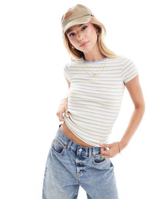 Cotton On – Geripptes T-Shirt in Buttergelb gestreift mit kurzem Schnitt und Rundhalsausschnitt 