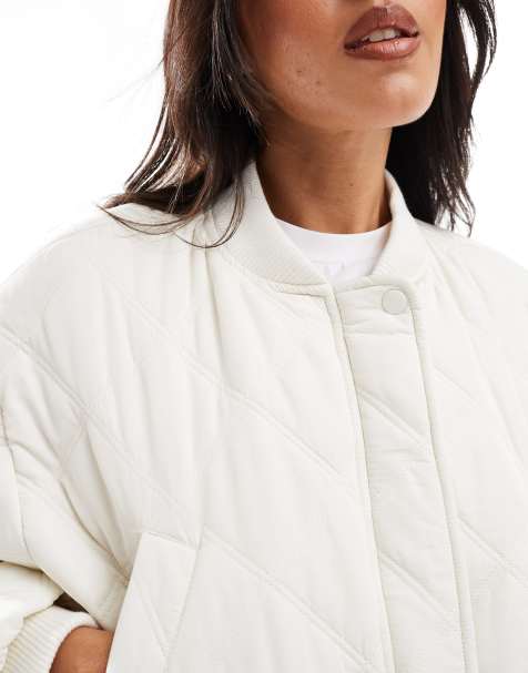 Cotton On – Gesteppte und gerippte Bomberjacke in Kokosmilchweiß - view 2