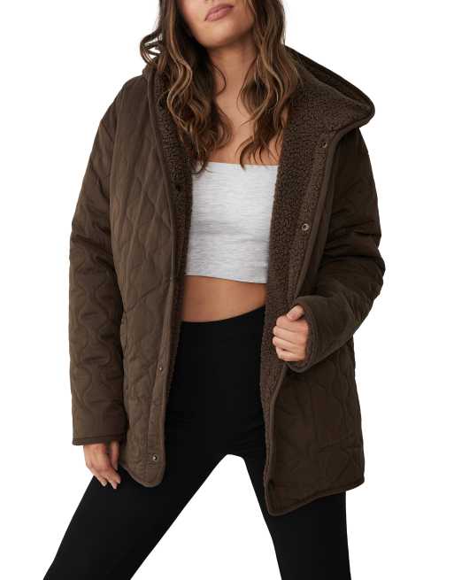 Cotton On – Gesteppte Wendejacke in Braun