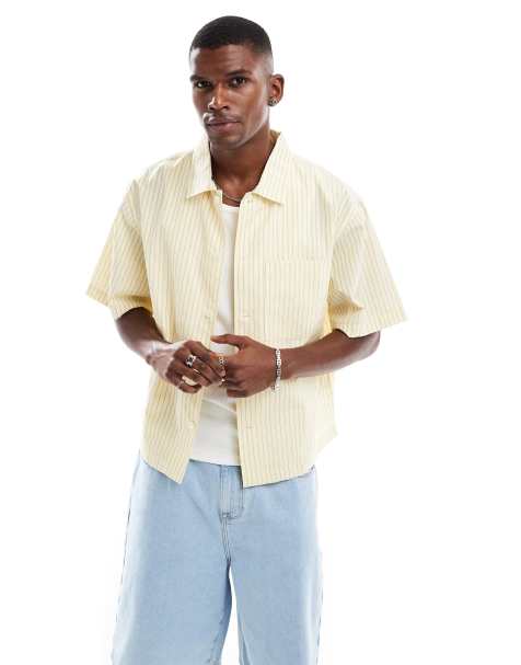 Cotton On – Gestreiftes Boxy Fit Seersucker-Hemd in Gelb - view 1
