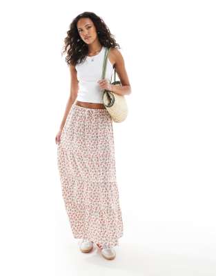 Cotton On - Gestufter Maxirock mit purpurrotem Blumenmuster-Bunt