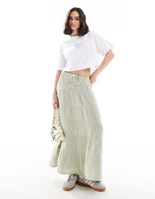 Cotton On - Gestufter Maxirock mit Vichy-Karo in Grün