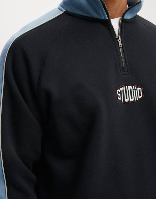 Cotton On Graphic 1/4 zip fleece in black, 2 of 4
