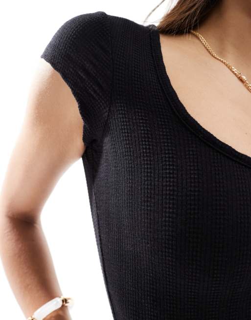 Cotton On hailey textured short sleeve tee in black , 3 of 4