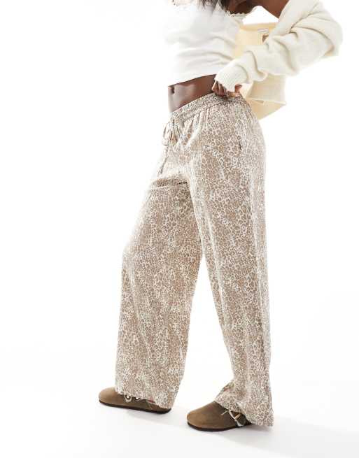 Cotton On - Haven - Pantalon ample style années 90 en tissu aspect lin à motif léopard, 2 de 5