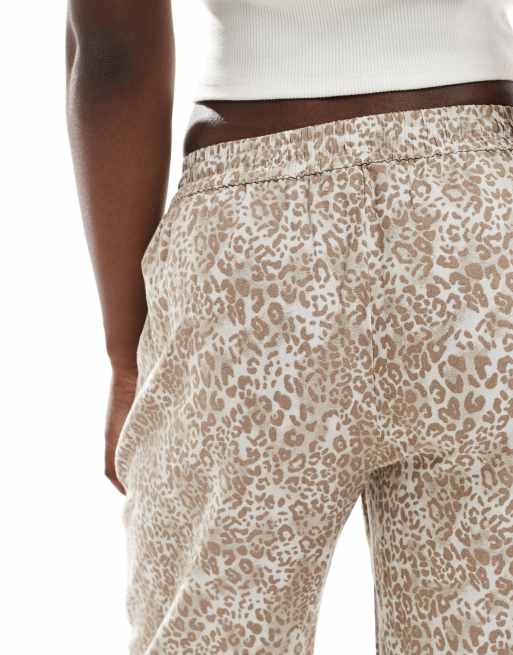 Cotton On - Haven - Pantaloni a fondo ampio effetto lino leopardati anni '90, 4 di 5