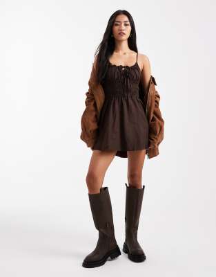 Cotton On - Haven - Robe courte en lin à bretelles - Chêne marron foncé-Brown