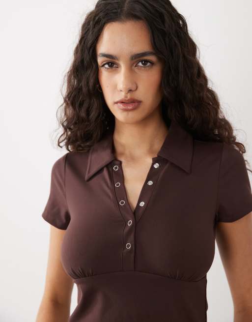 Cotton On – Hold Me – Kurzärmliges Polo-Oberteil in dunklem Eichenbraun, 3 von 4