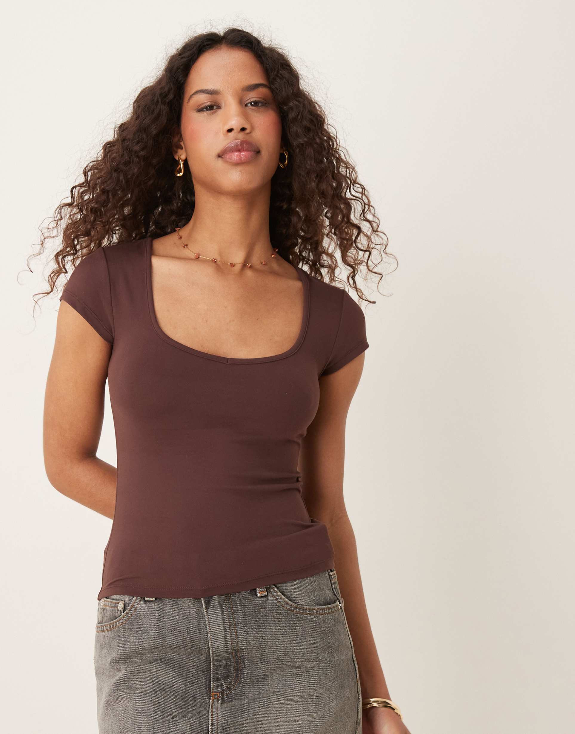 cotton on hold me short sleeve t-shirt in burgundy