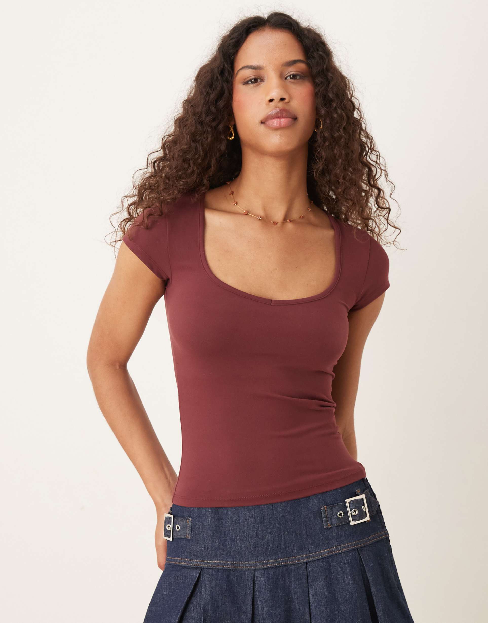 cotton on hold me short sleeve t-shirt in burgundy