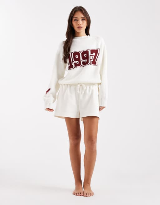 Cotton On - Hvid strikket loungetrøje med '1997'-grafik, 2 af 4