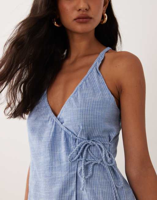 Cotton On Isabelle omlottklänning med halterneck i blå pinstripe, 3 av 4