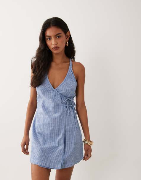 Cotton On Isabelle Wickel-Halter-Minikleid mit blauen Nadelstreifen - view 1