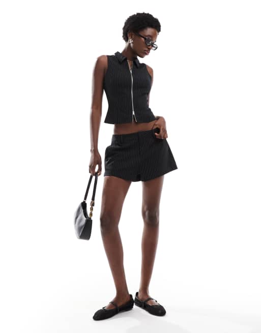 Cotton On - Izzy - Coordinato nero gessato con chiusura con zip con zip e pantaloncini molto corti
