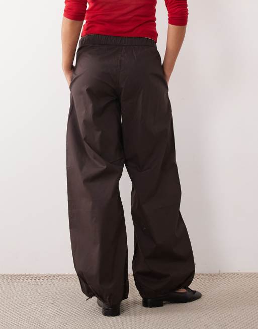 Cotton On Jackson pantalon utilitaire à enfiler en chêne foncé, 2 de 5